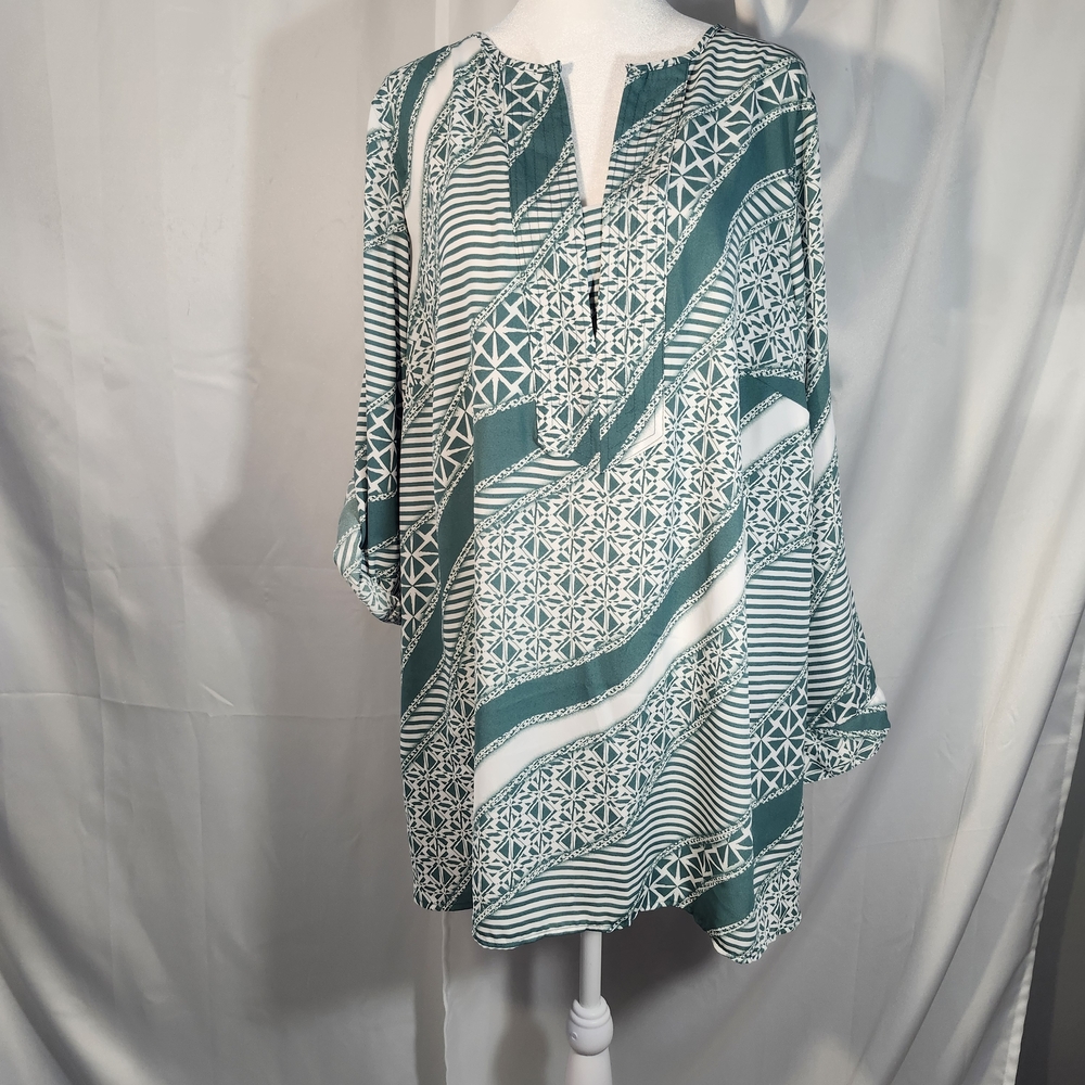 Green and White Patterned Tunic Top